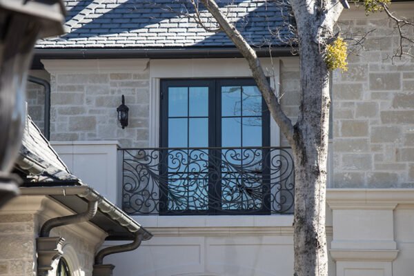 drake-residence-classic-steel-custom-outdoor-lifghting-architectural-doors-railings-winecellar-(76)